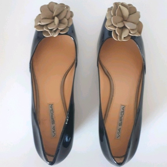 Via Spiga | Peep-toe Wedges with Flower - Picture 2 of 5